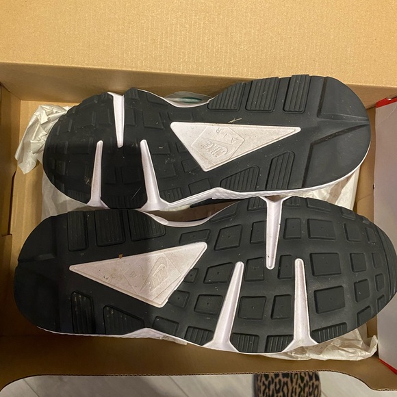 Nike Huarache 1 year old. Only wear 2 times - Picture 2 of 5